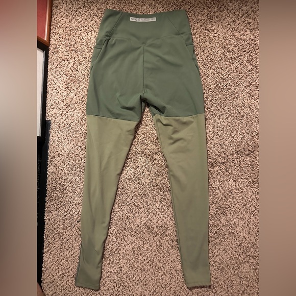 Gymshark Green Multi Color Leggings Size Small - Picture 4 of 6